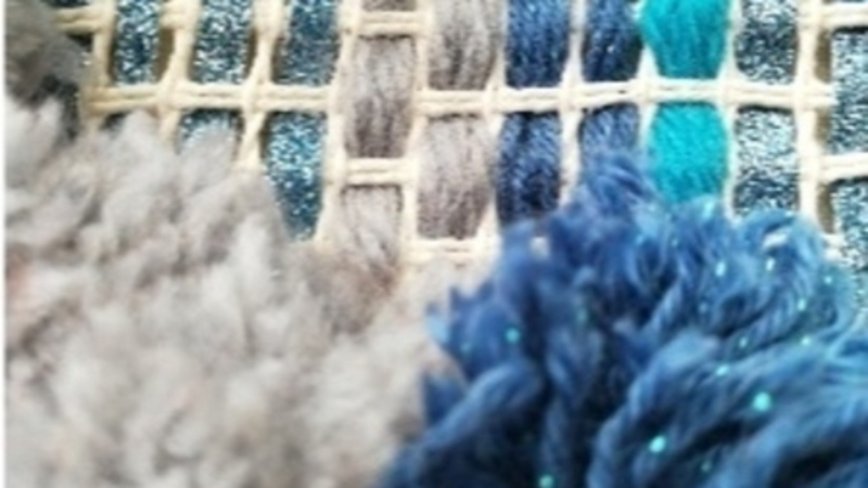 Initiation au tissage avec un métier à tisser