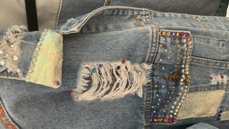 Customisation sur veste en jean 