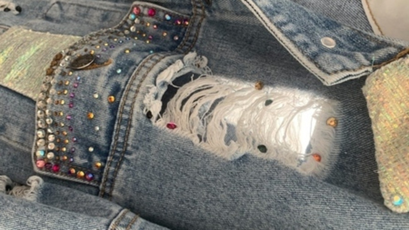 Customisation sur veste en jean 
