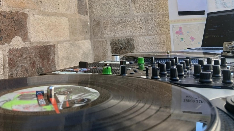 DJ , DJING , MIX , SCRATCH , STREAMING , PODCAST